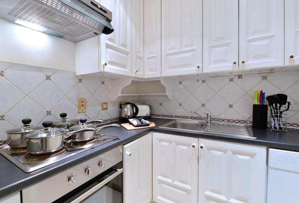 Somerset Court Kensington Apartments 런던 외부 사진